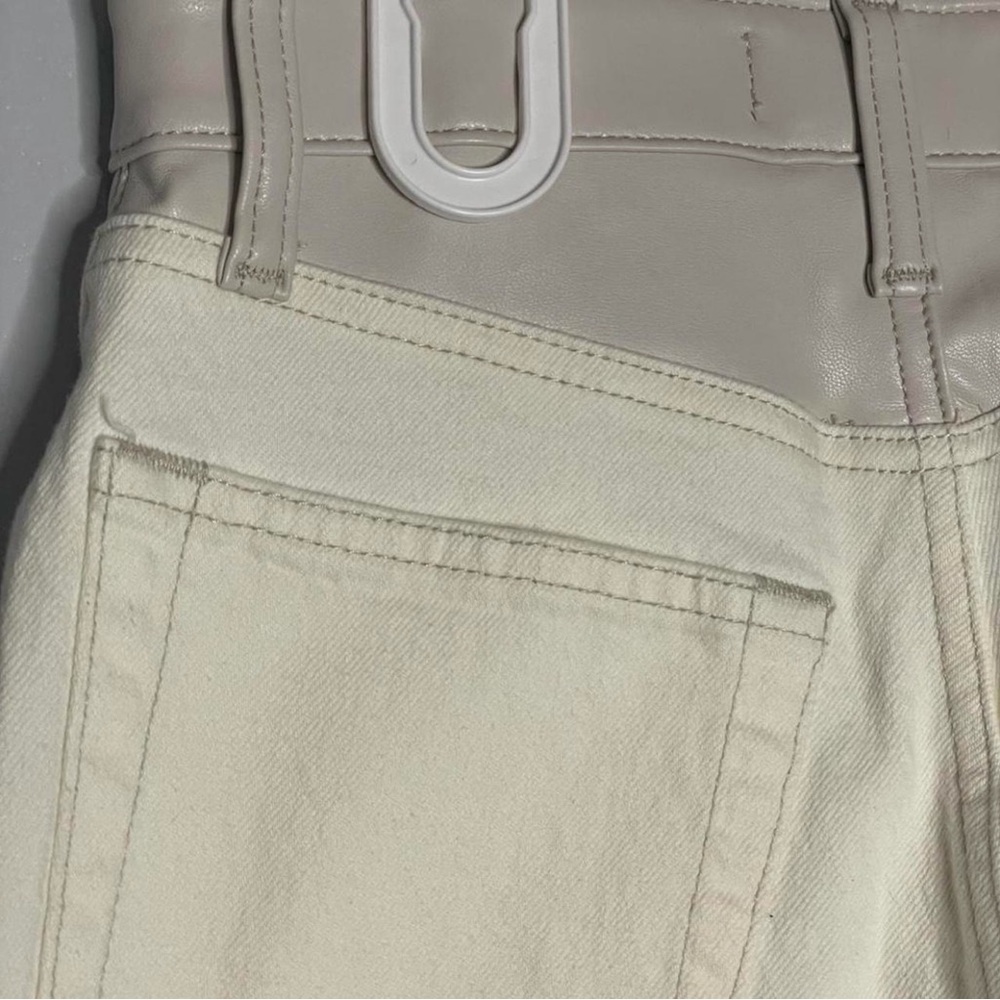 Abercrombie & Fitch 90s Straight Curve Love Jeans in Cream - Picture 5 of 5